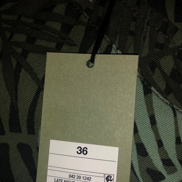 Men's Late Night Green Cargo Shorts - Size 36 & 28 - Picture 2 of 7